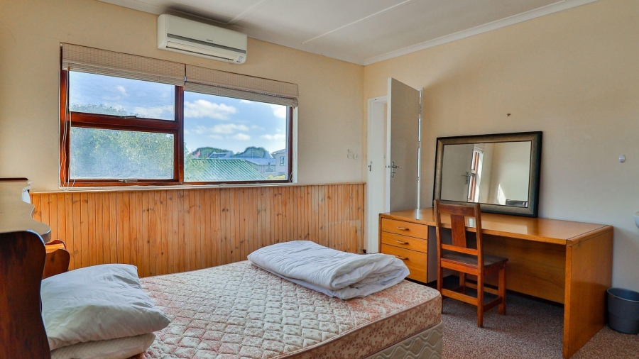 5 Bedroom Property for Sale in Kleinbaai Western Cape